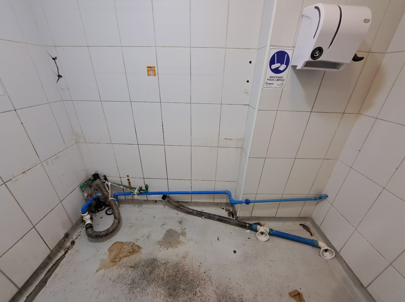 Antes — Obra menor — Canalización sistema de drenaje